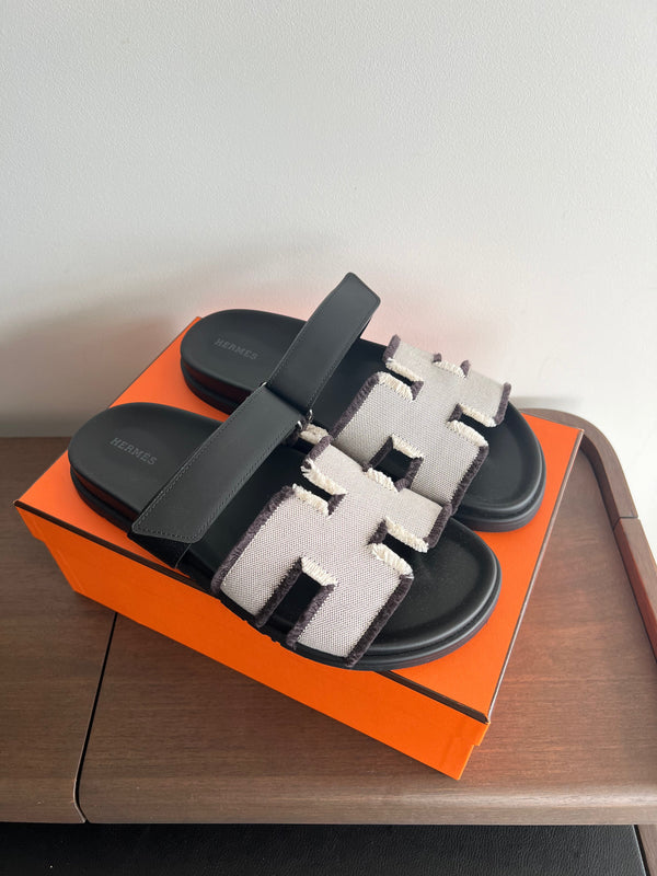 Hermès Chypre Sandals (Pronoir/Noir )