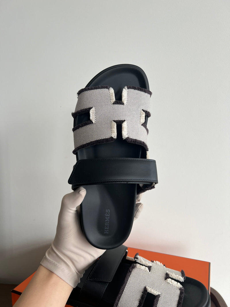 Hermès Chypre Sandals (Pronoir/Noir )