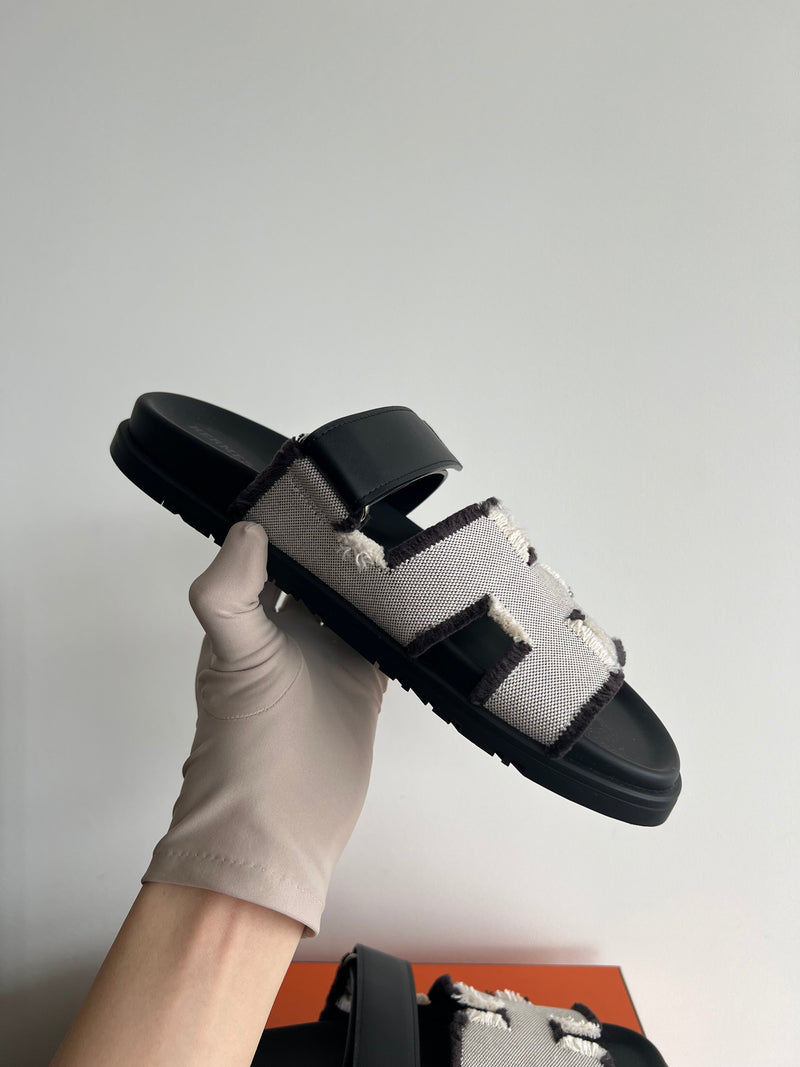 Hermès Chypre Sandals (Pronoir/Noir )