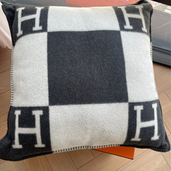Hermès Avalon Pillow (Ecru & Gris Fonce)